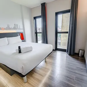 Easyhotel Barcelona Fira Отель Оспиталет-де-Льобрегат